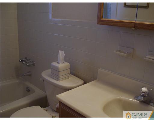 160 Evergreen Road, Unit 15 Edison, NJ 08837 - Photo 12 of 13 Gallery Image 12