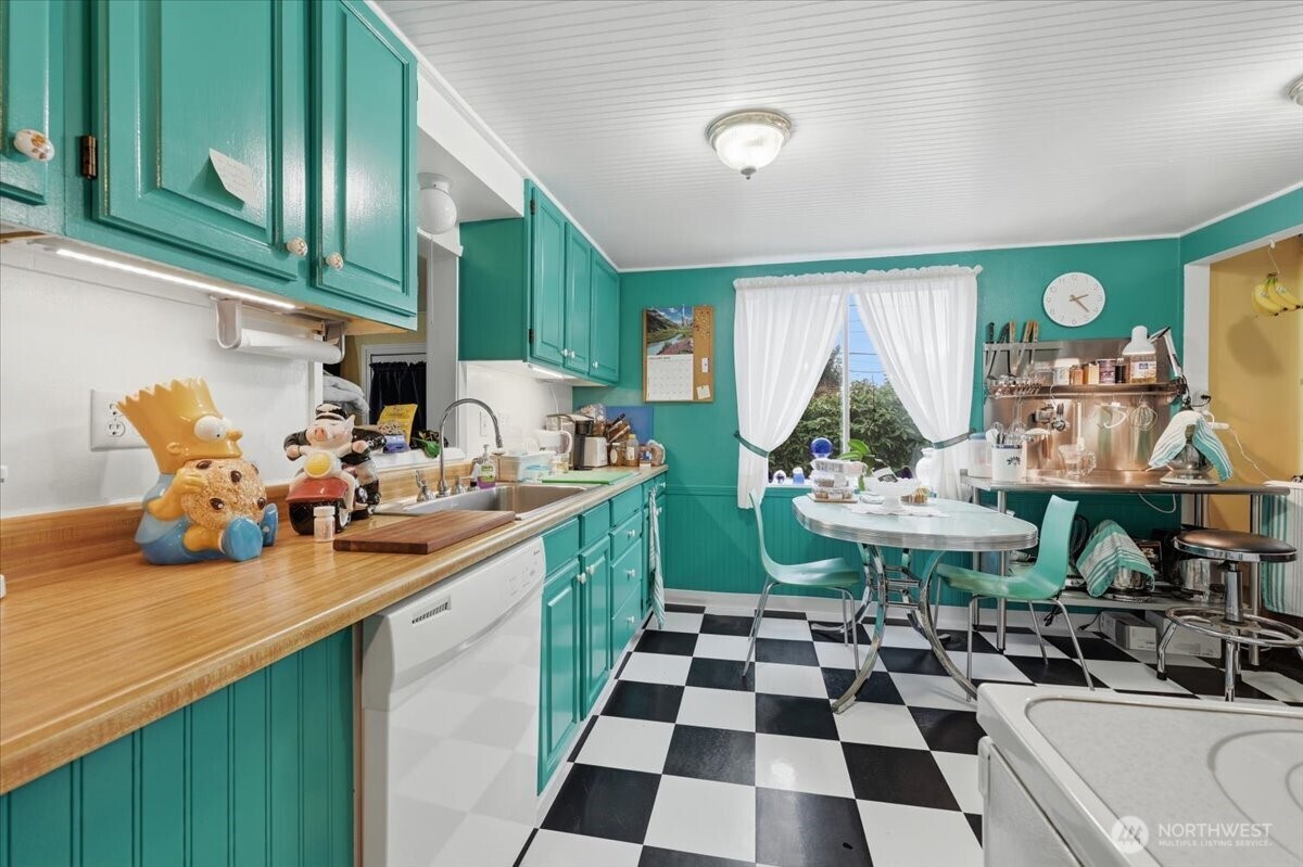 8904 220th Street Southwest Edmonds, WA 98026 - Photo 2 of 17