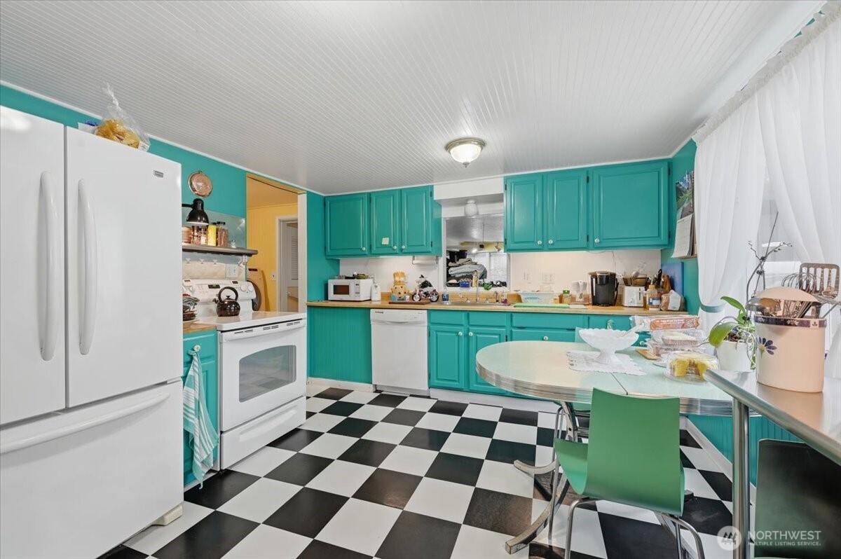 8904 220th Street Southwest Edmonds, WA 98026 - Photo 4 of 17