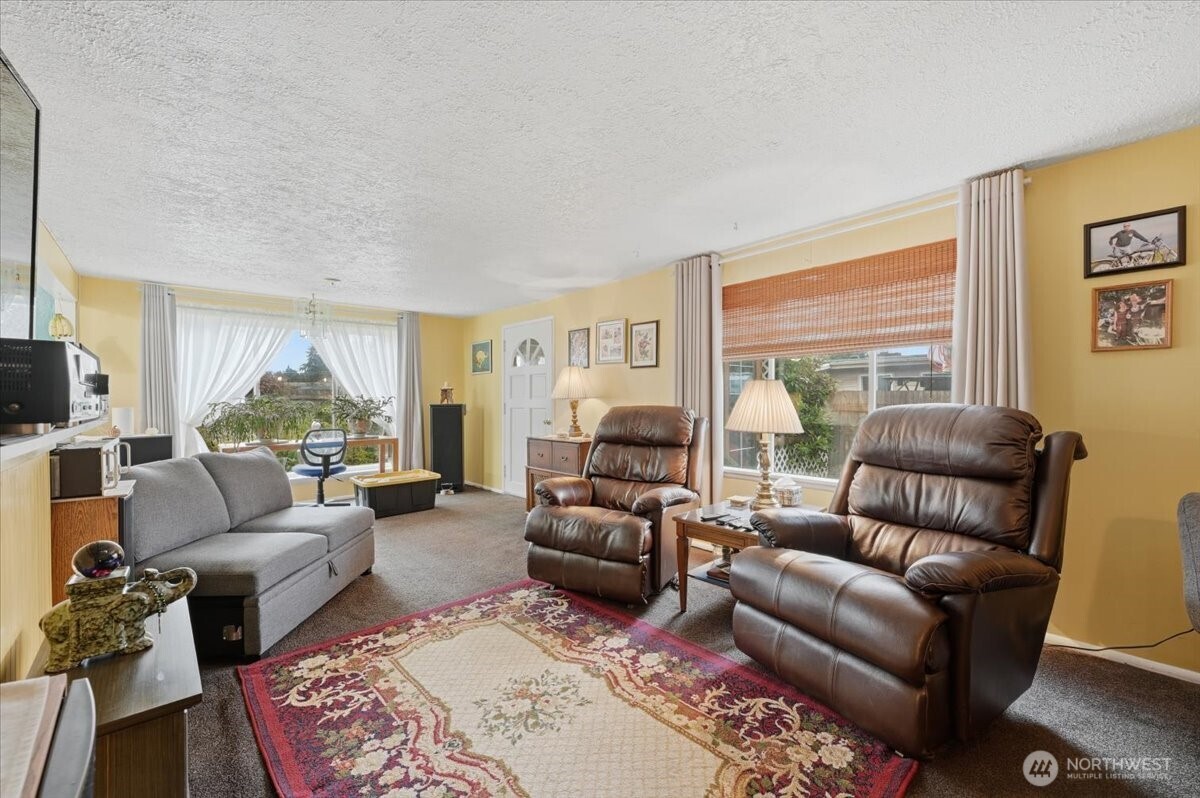 8904 220th Street Southwest Edmonds, WA 98026 - Photo 6 of 17