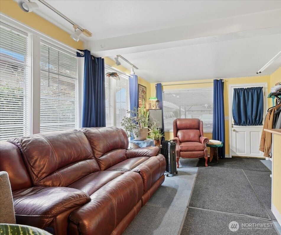 8904 220th Street Southwest Edmonds, WA 98026 - Photo 7 of 17