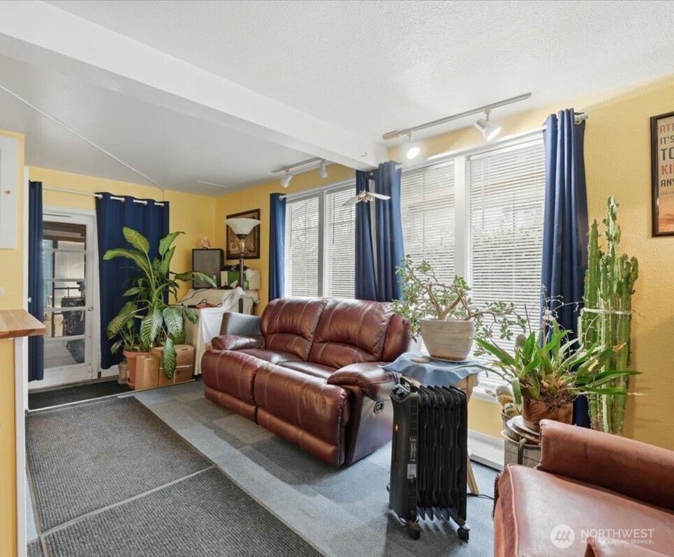 8904 220th Street Southwest Edmonds, WA 98026 - Photo 8 of 17