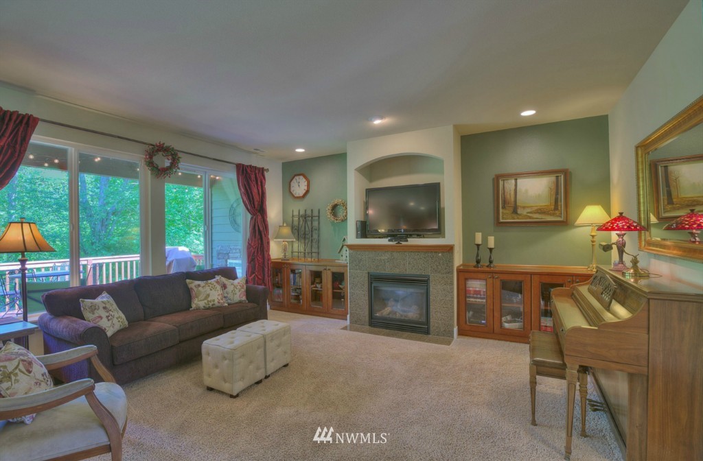 18218 Southeast 135th Street Renton, WA 98059 - Photo 4 of 19 Gallery Image 4