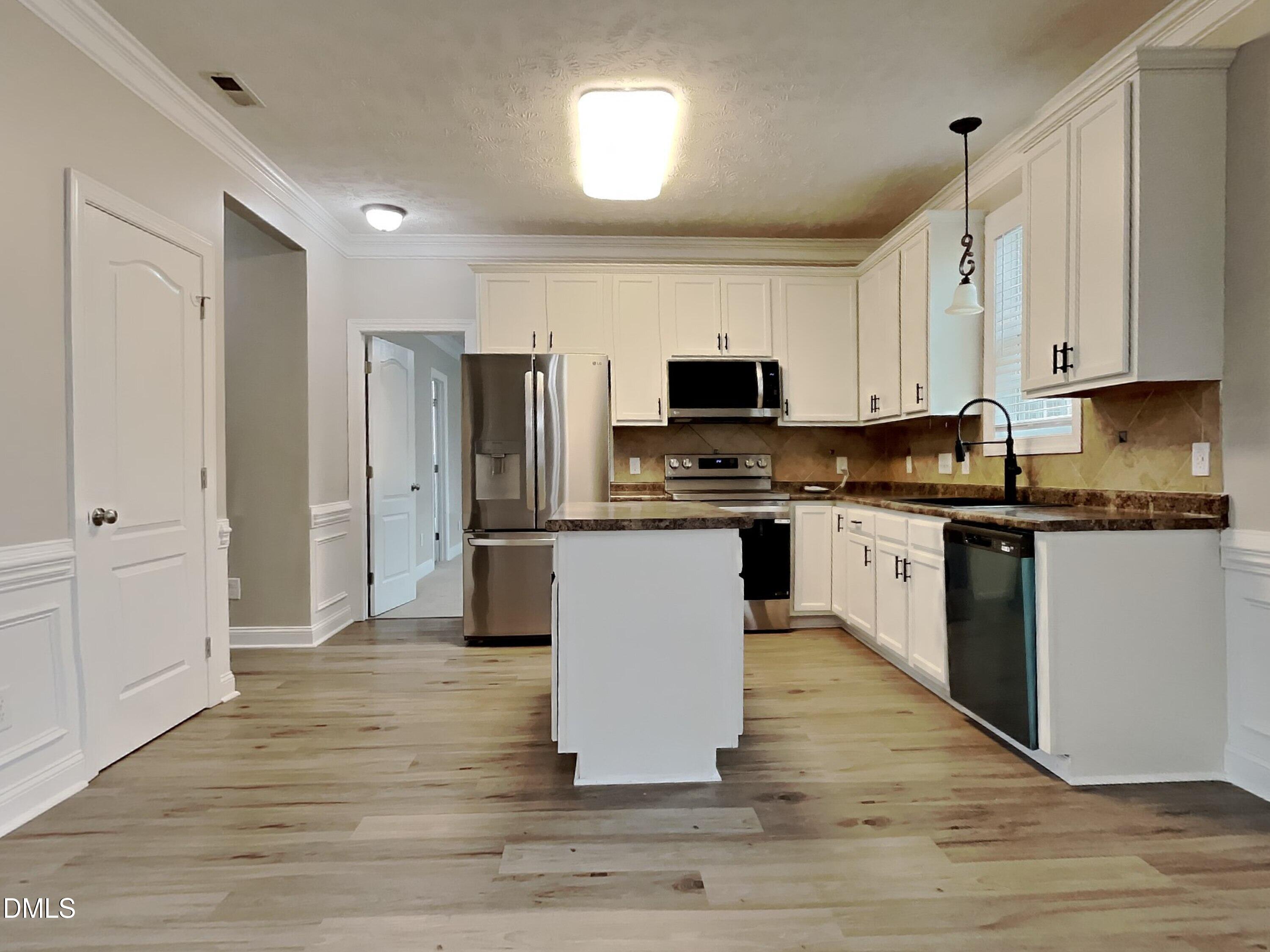 37 Annapolis Road Cameron, NC 28326 - Photo 5 of 19 4_pc_yxvb61QMlW_yS37qJhbDQ_other_room_7e