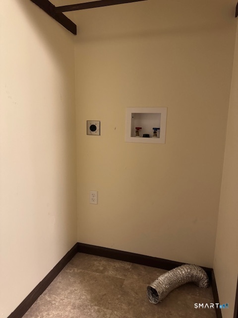 472 Cow Hill Road Groton, CT 06355 - Photo 11 of 11 a view of room with clothes