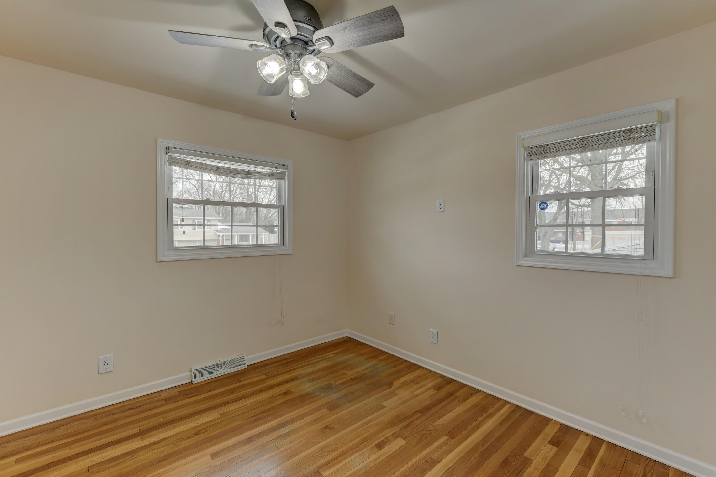 819 North Oakwood Street Griffith, IN 46319 - Photo 15 of 29 a view of empty room with wooden floor