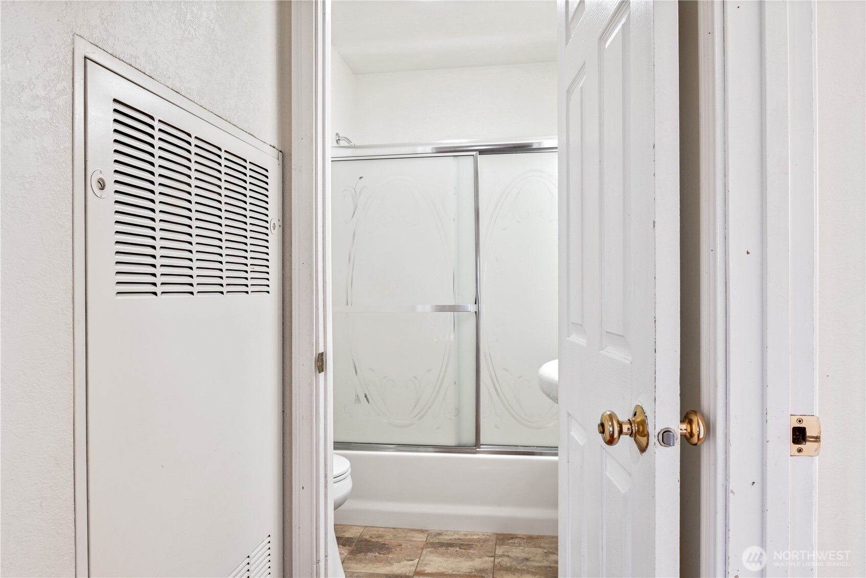 348 22nd Avenue Longview, WA 98632 - Photo 15 of 31 a bathroom with a shower