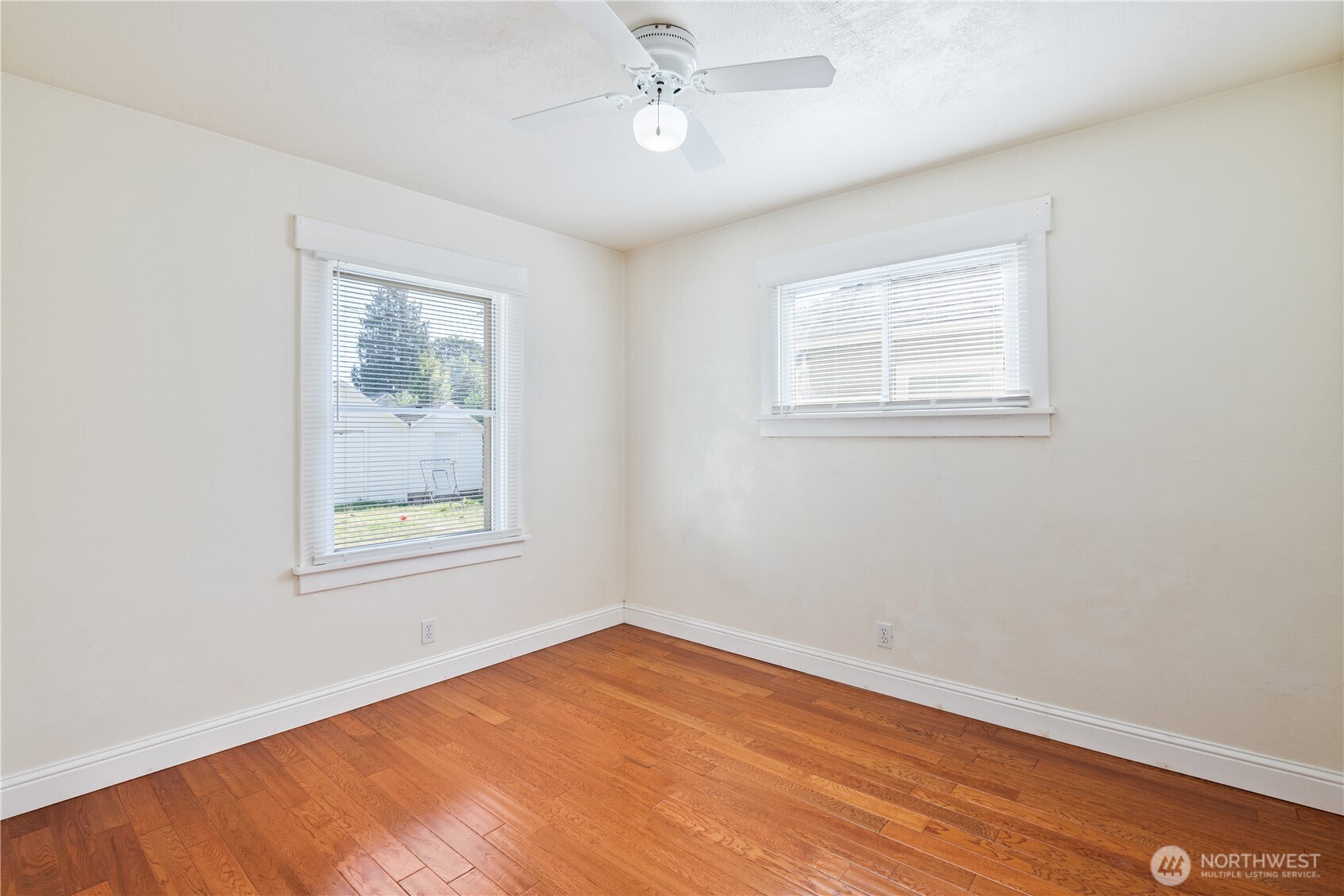 348 22nd Avenue Longview, WA 98632 - Photo 18 of 31 an empty room with a window and ceiling fan