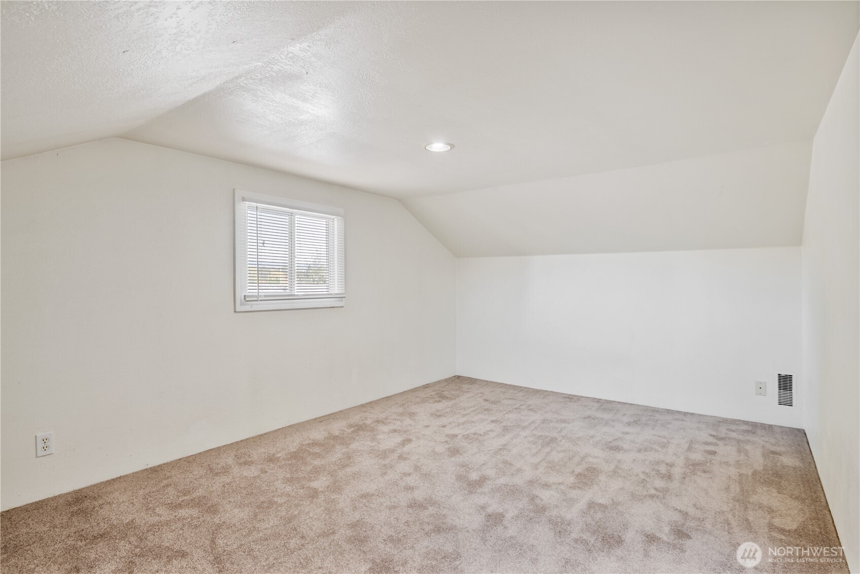348 22nd Avenue Longview, WA 98632 - Photo 22 of 31 an empty room with a empty space and window
