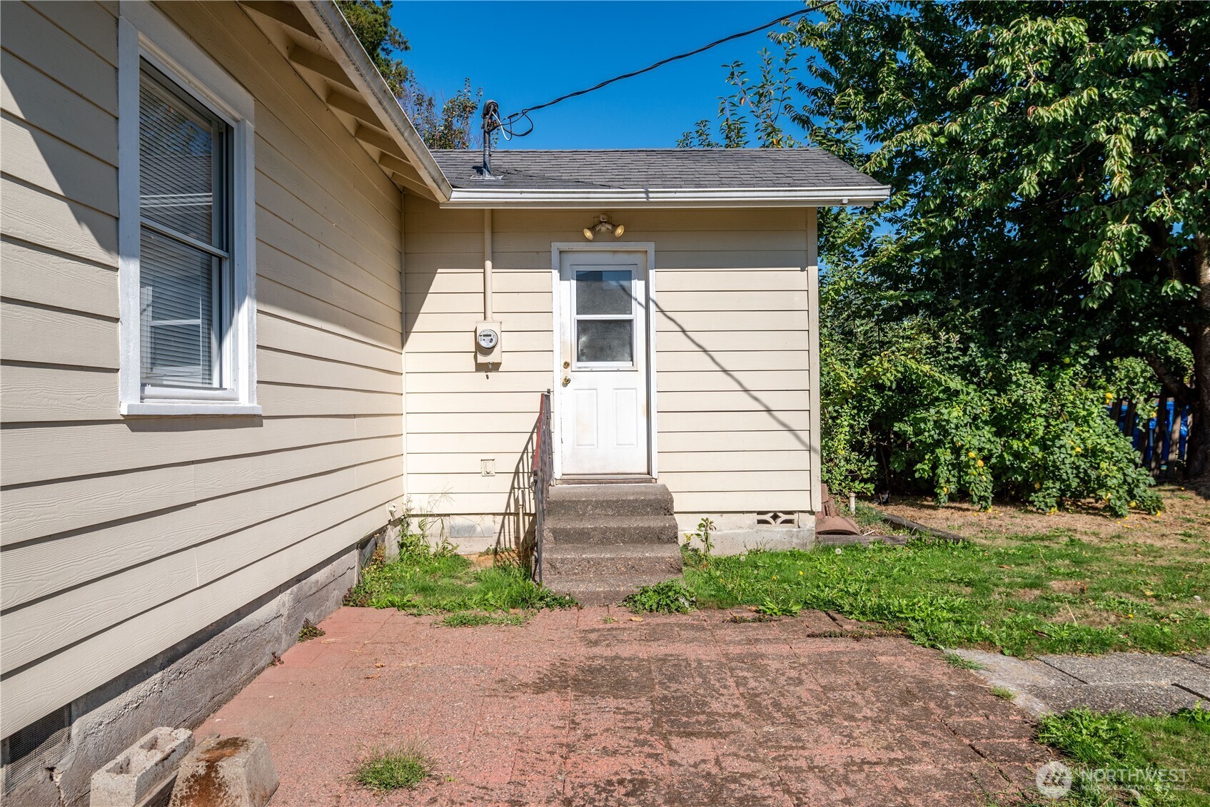348 22nd Avenue Longview, WA 98632 - Photo 24 of 31 a view of a house with a yard
