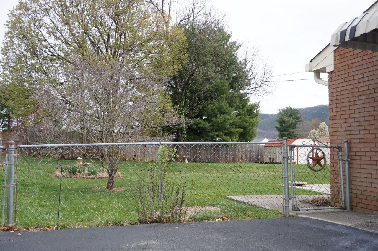 5915 Plantation Road Roanoke, VA 24019 - Photo 5 of 42 5