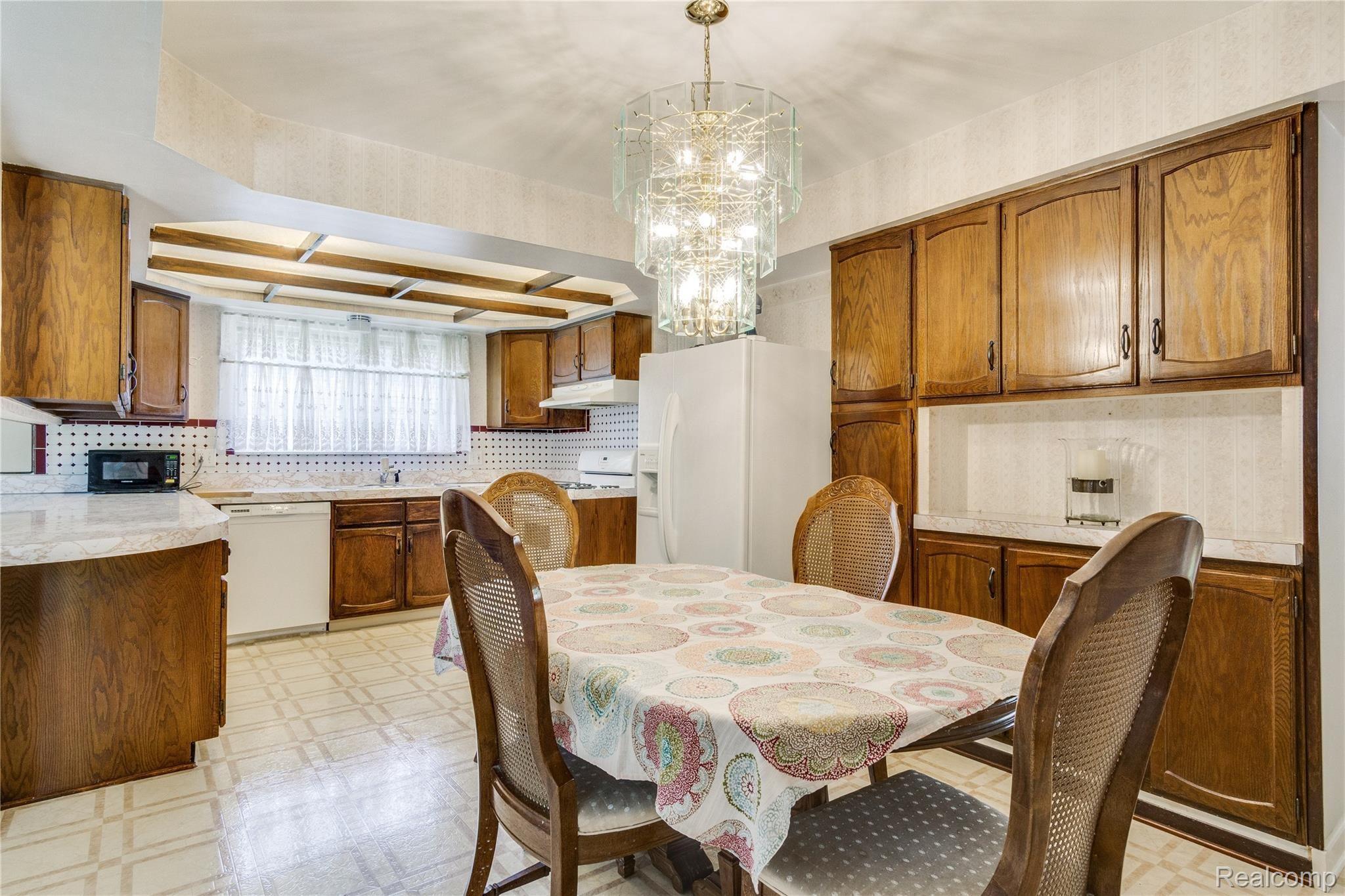 43649 Arlington Road Canton, MI 48187 - Photo 7 of 27 Interiors (5 of 24).jpg