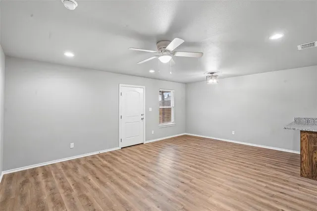 $1,750 | 113 Abbey Park Court, Granbury, TX 76049