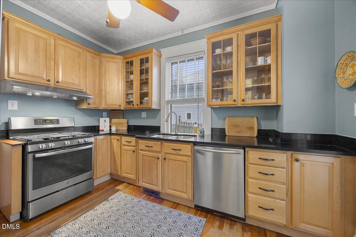 509 Cleveland Street Raleigh, NC 27605 - Photo 13 of 30 23-2A1A9521