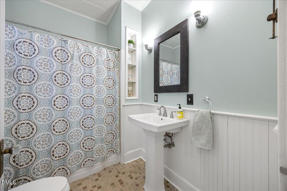 509 Cleveland Street Raleigh, NC 27605 - Photo 17 of 30 24-2A1A9523