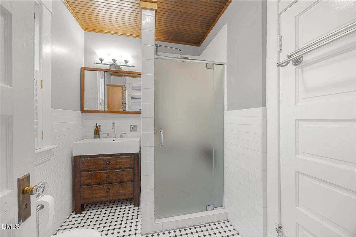 509 Cleveland Street Raleigh, NC 27605 - Photo 26 of 30 38-2A1A9572