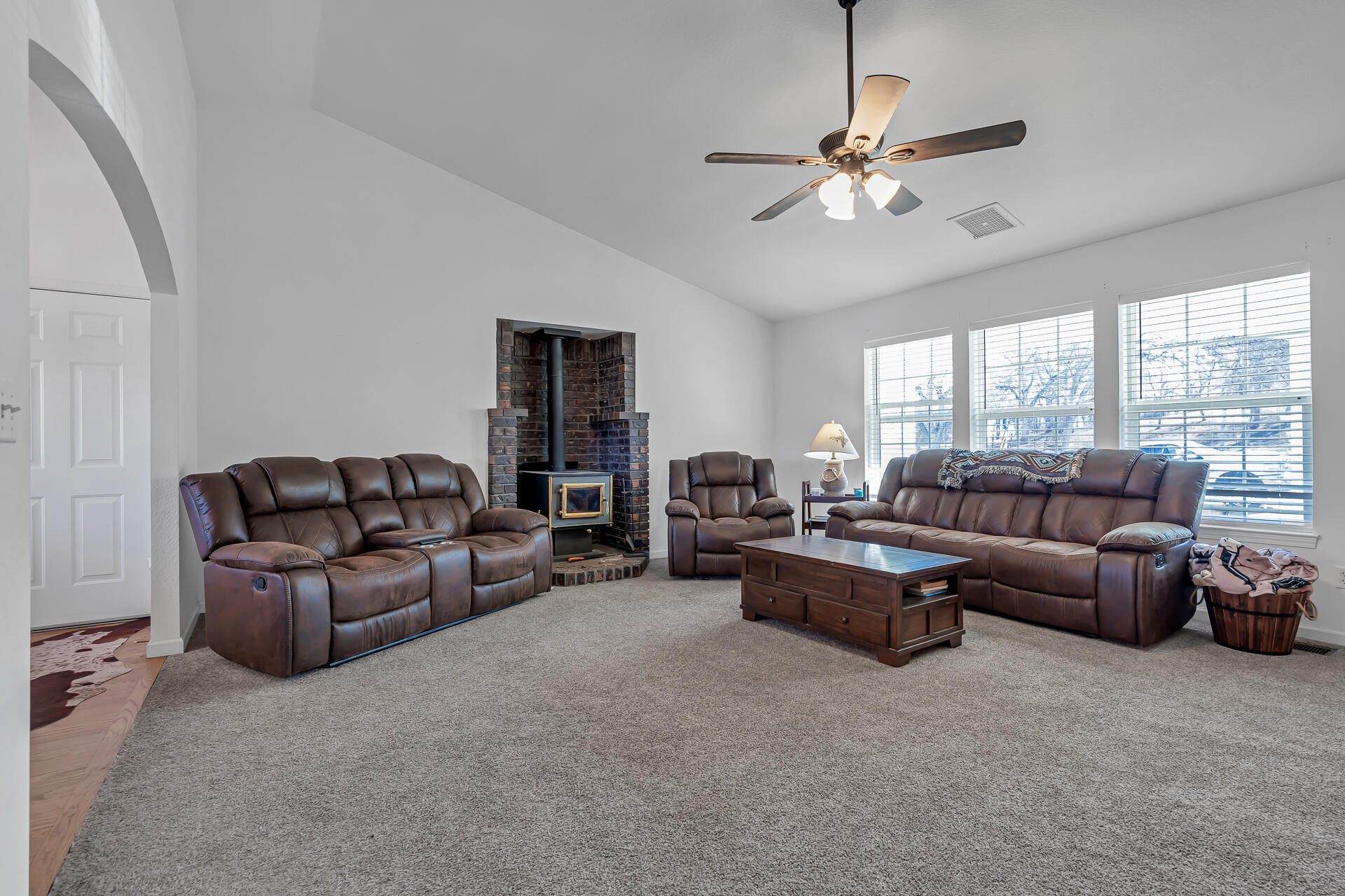 13725 Gas Point Road Igo, CA 96047 - Photo 11 of 56 Living