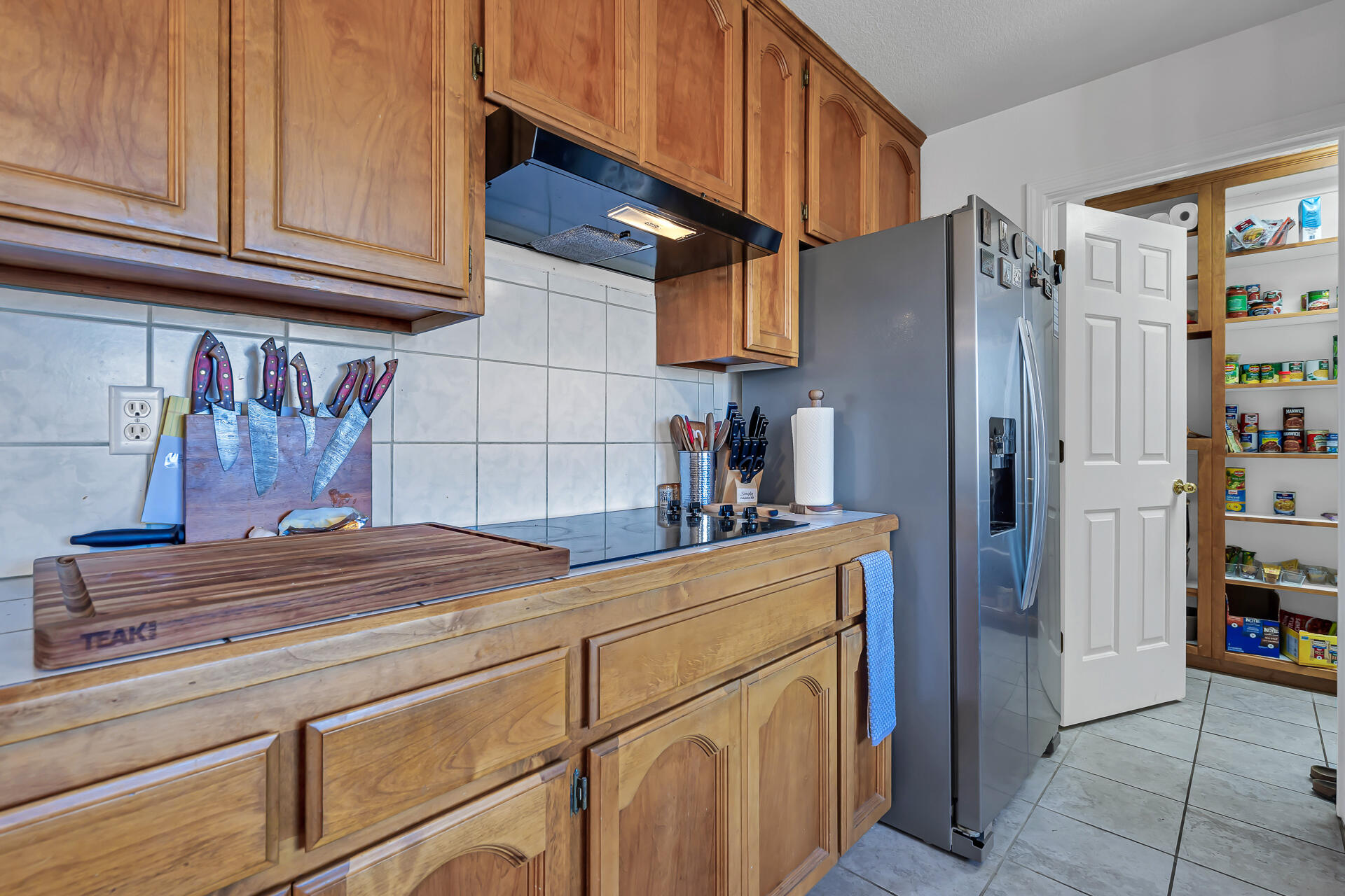 13725 Gas Point Road Igo, CA 96047 - Photo 21 of 56 Tons Cabinetry