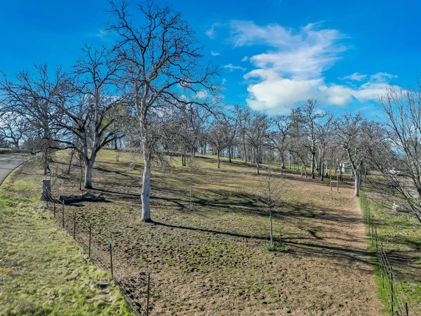 $449,000 | 13725 Gas Point Road, Igo, CA 96047