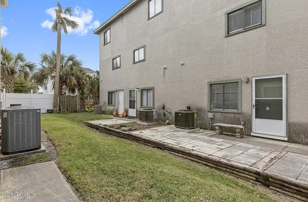 $3,500 | 2208 Ocean Drive South, Jacksonville Beach, FL 32250