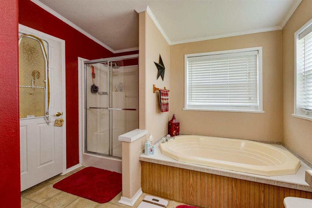 4880 Whitehead Road Midlothian, TX 76065 - Photo 18 of 36 a bath room with a bed and a window