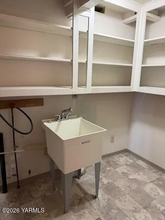 a view of utility room