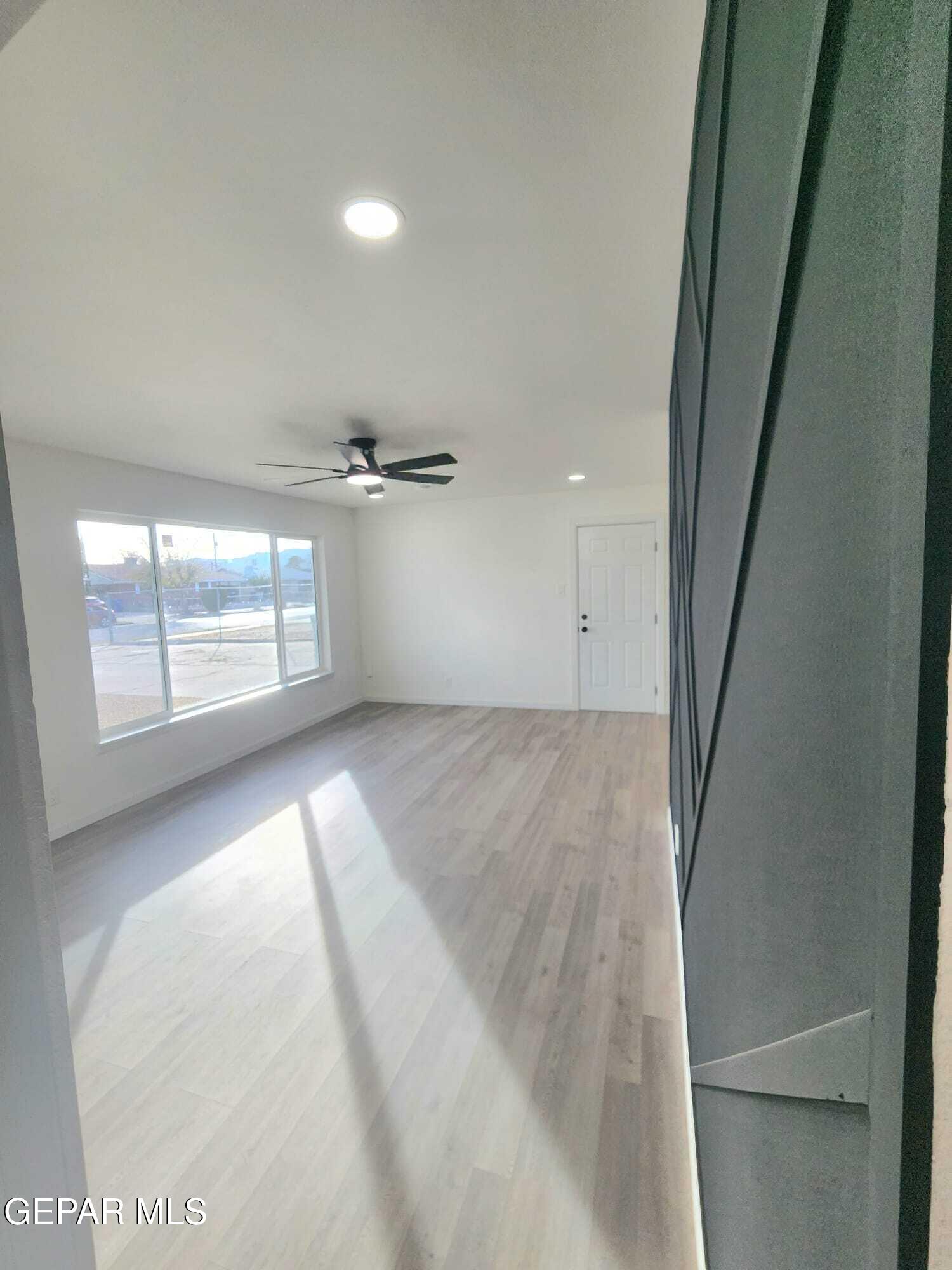 5845 Threadgill Avenue El Paso, TX 79924 - Photo 23 of 50 en empty room with windows