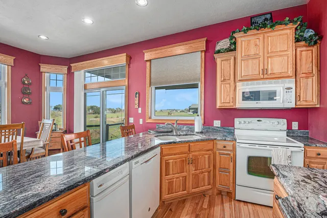 $499,900 | 505 East 2nd Avenue, Beaver Creek, MN 56116