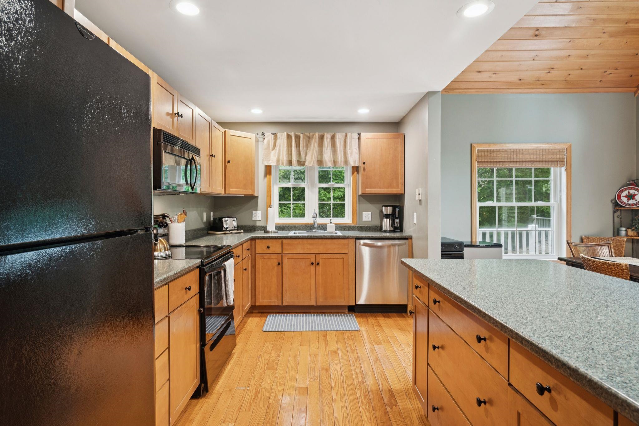 354 Cherry Valley Road Gilford, NH 03249 - Photo 5 of 47