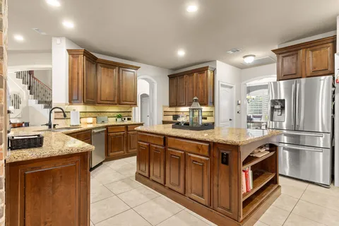$900,000 | 23 Mariscal Place, The Woodlands, TX 77389