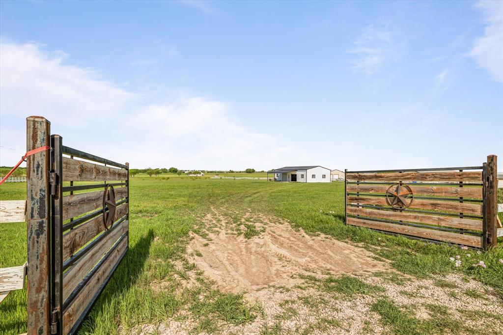 25 Cr 235 Valley View Valley View, TX 76272 - Photo 17 of 23 a view of a terrace with a garden