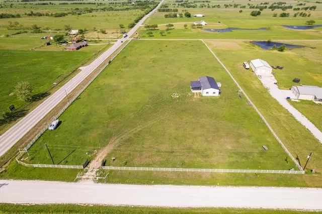 $379,999 | 25 Cr 235 Valley View, Valley View, TX 76272