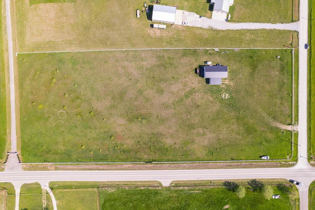 25 Cr 235 Valley View Valley View, TX 76272 - Photo 5 of 23 a bathroom with a shower