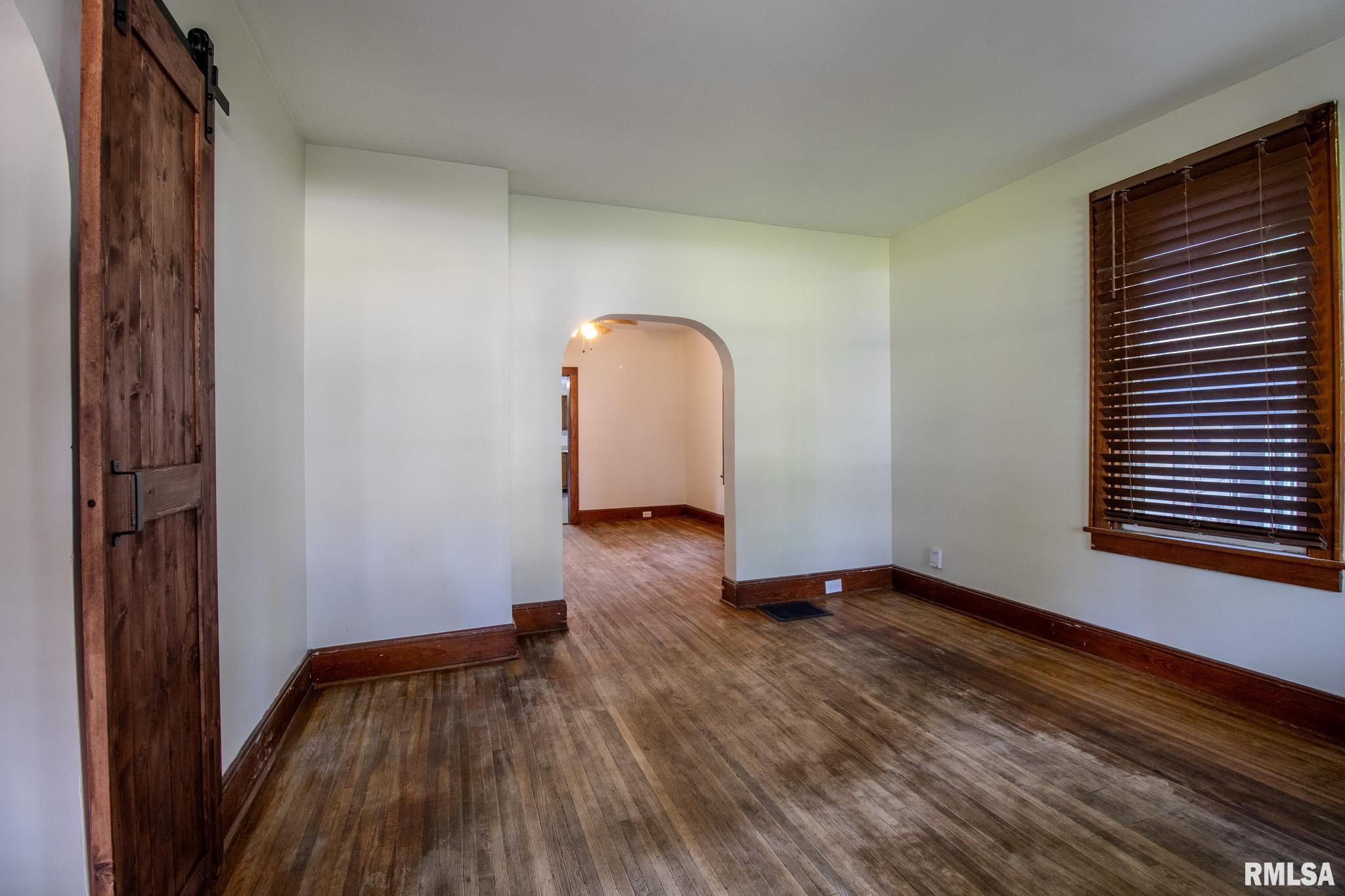 905 West Taylor Street Bloomington, IL 61701 - Photo 3 of 22
