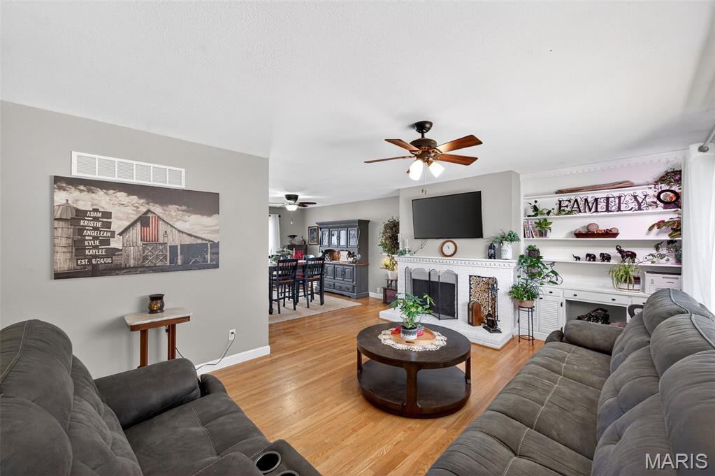 893 Napoli Drive Ballwin, MO 63021 - Photo 4 of 59