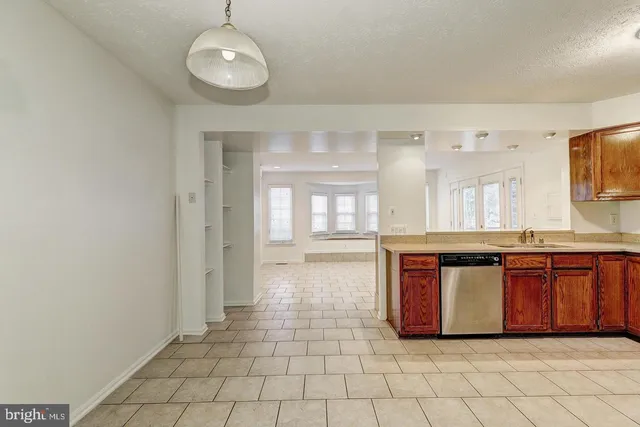 $3,500 | 6263 Woodcrest Drive, Ellicott City, MD 21043