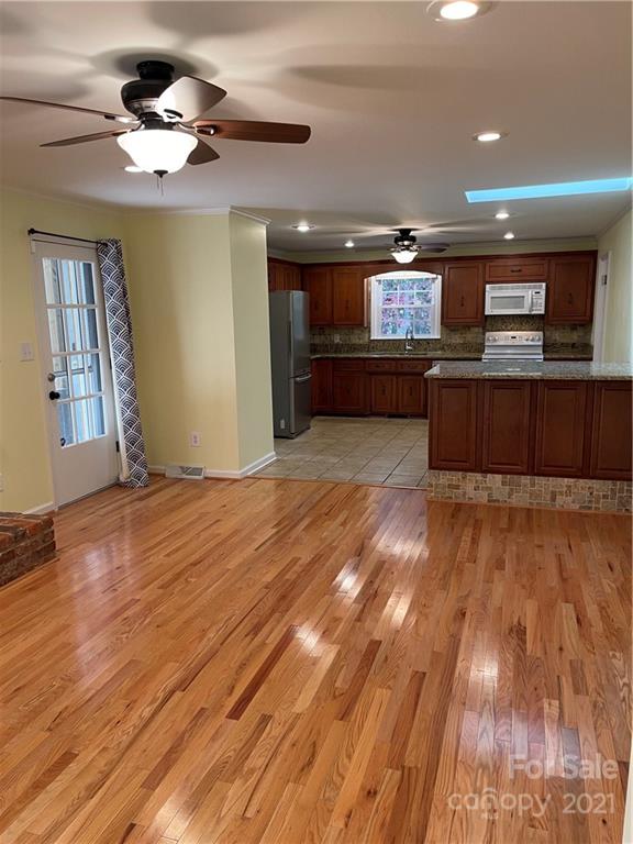 3105 Lake Shore Road South, Unit 127 Denver, NC 28037 - Photo 5 of 14 Gallery Image 5