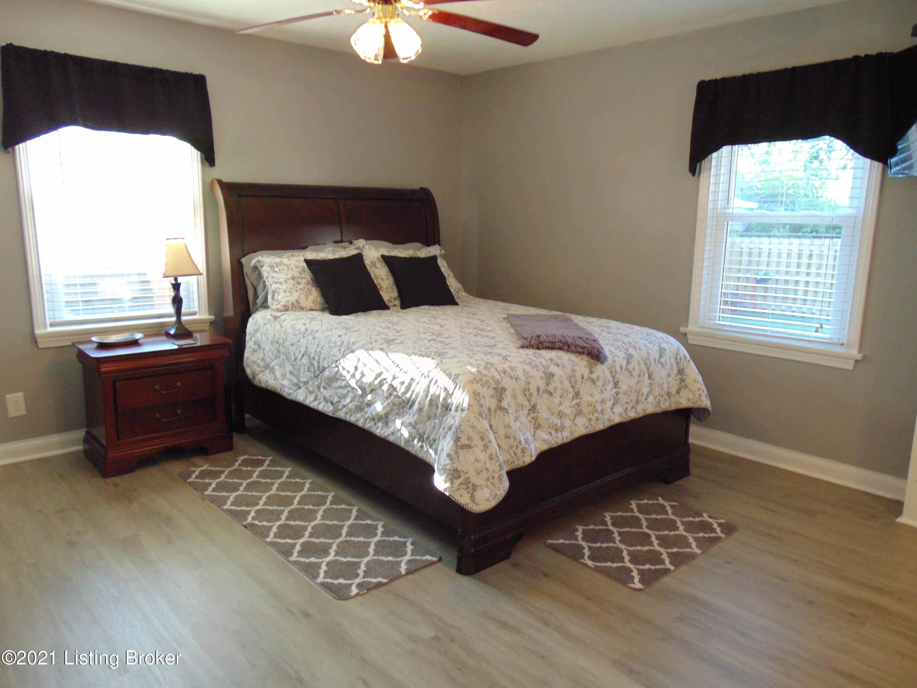 11600 Deering Road Louisville, KY 40272 - Photo 19 of 46 DSC04192