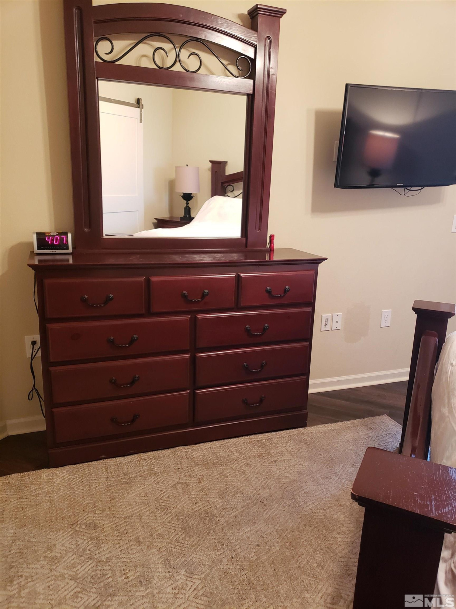1325 South Meadows Parkway, Unit 311 Reno, NV 89521 - Photo 14 of 37 a living room with a flat screen tv