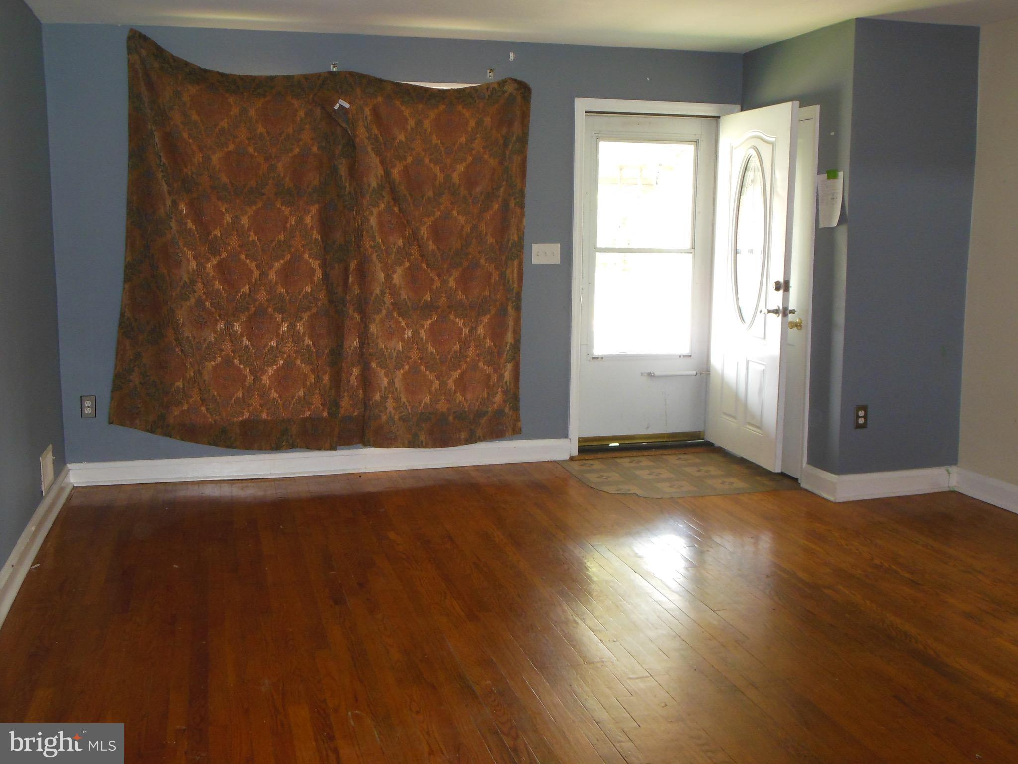 1908 Jasmine Road Baltimore, MD 21222 - Photo 3 of 19 Living Room