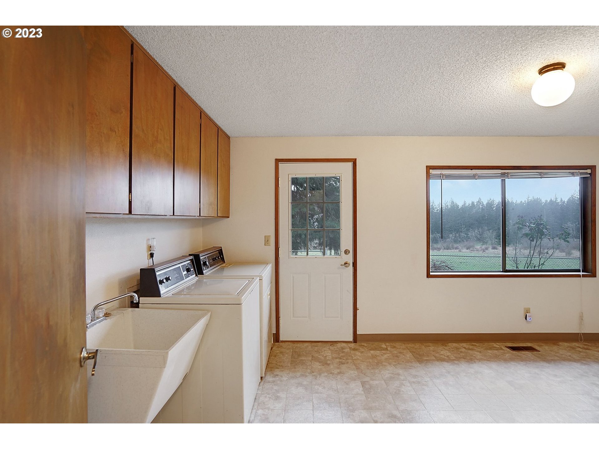 4575 Forest Ridge Road Northeast Silverton, OR 97381 - Photo 11 of 32 Gallery Image 11