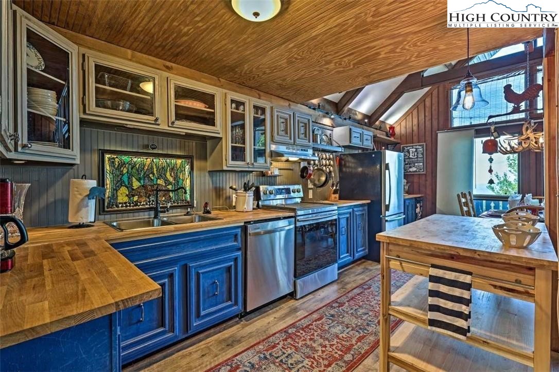 109 North Pinnacle Ridge Road, Unit 12 Beech Mountain, NC 28604 - Photo 7 of 26 Gallery Image 7