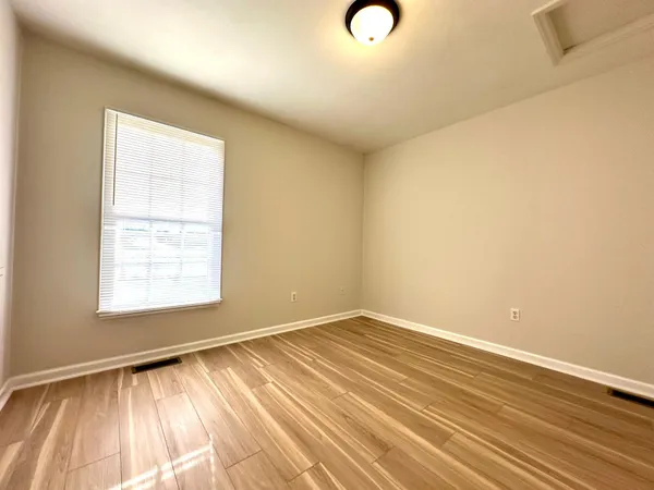 $1,199 | 102 Lakehurst Avenue, Unit 102, Salem, VA 24153
