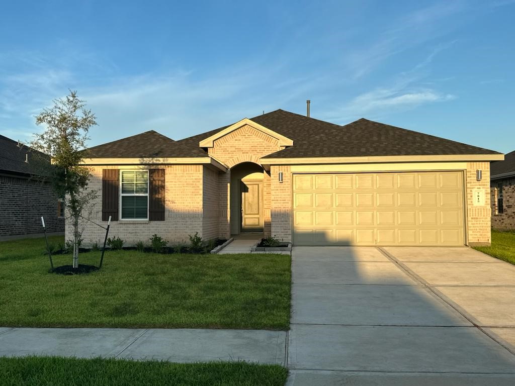 7815 Elm Birch Lane Rosharon, TX 77583 - Photo 1 of 19 a front view of a house with garden