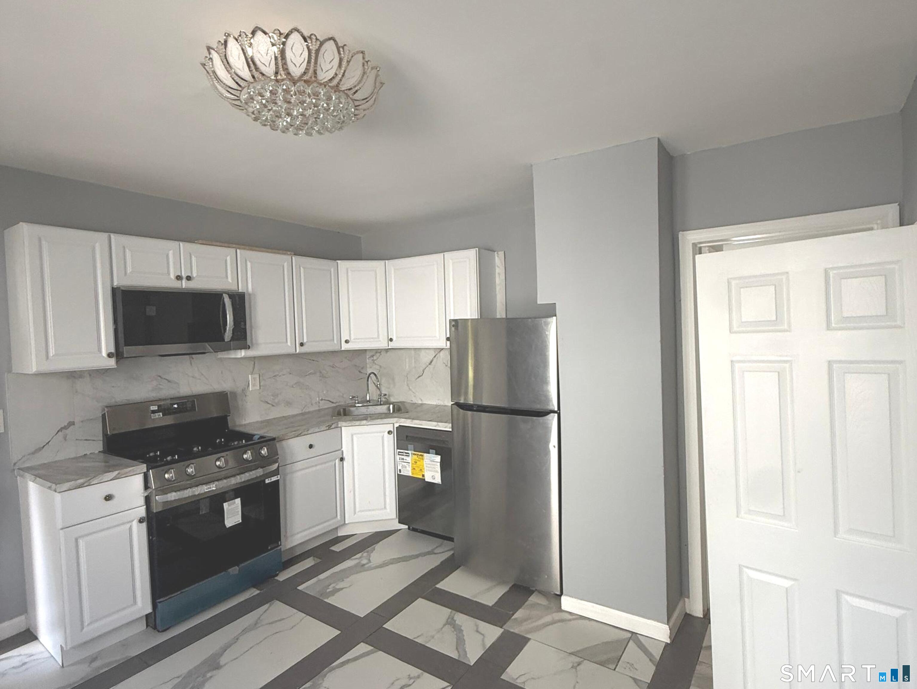 74 Grove Street Middletown, CT 06457 - Photo 8 of 28 Gallery Image 8