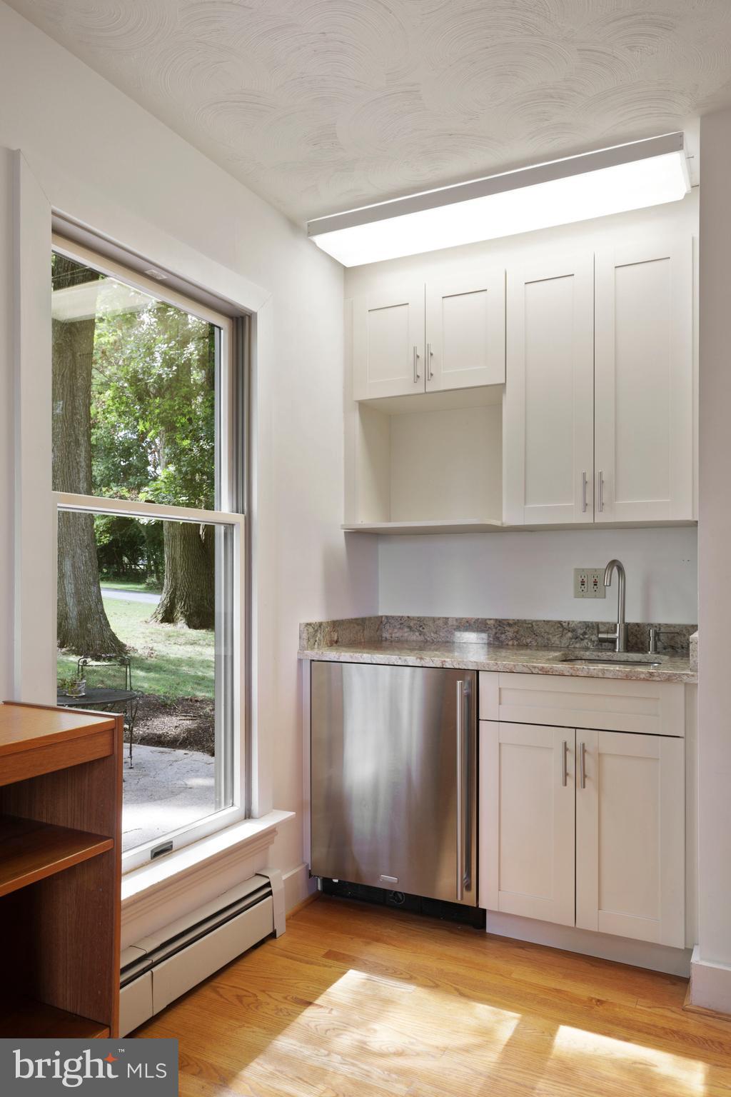 3820 Blenheim Road Phoenix, MD 21131 - Photo 28 of 125 Need snacks or drinks while working?