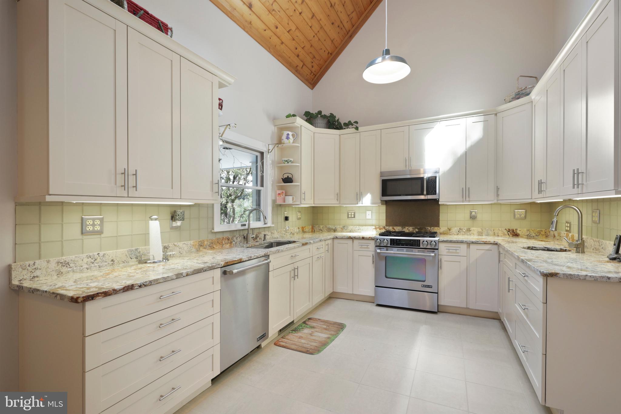 3820 Blenheim Road Phoenix, MD 21131 - Photo 36 of 125 Granite counters