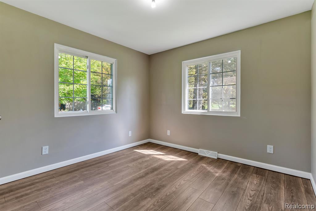 5055 Mack Road Howell, MI 48855 - Photo 16 of 26 Gallery Image 16