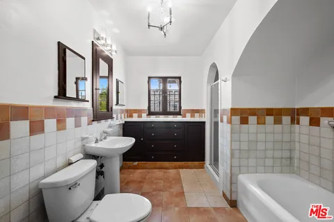 $2,300,000 | 457 North Orange Drive, Los Angeles, CA 90036