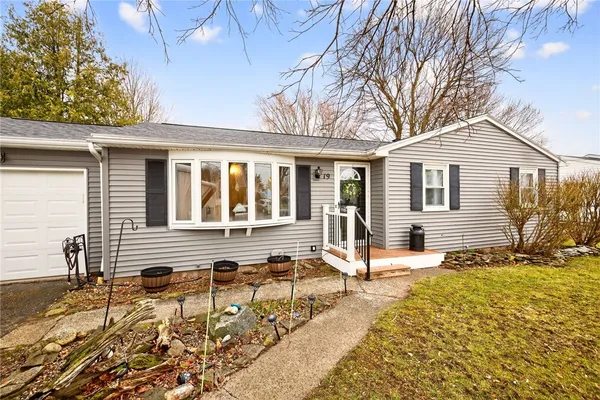 $249,900 | 19 Gannett Road, Farmington, NY 14425